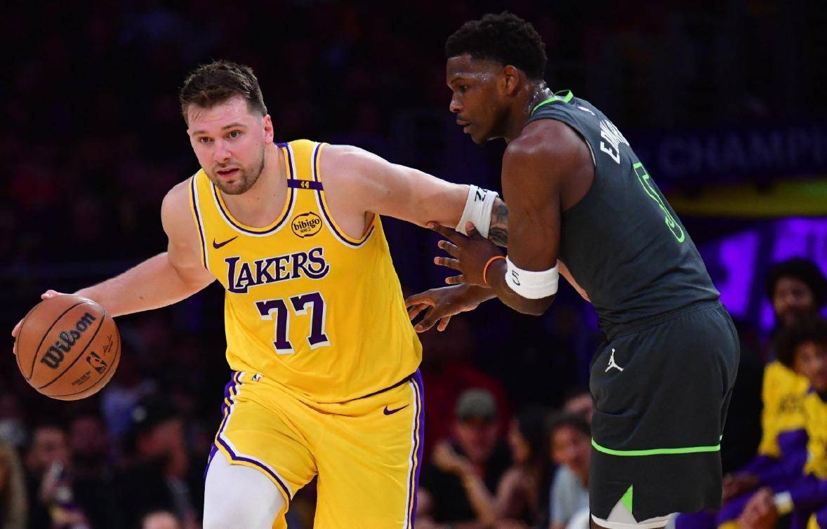 东契奇巅峰对决,字母哥与40激战美国队分钟,突破纪录胜负难料! 东契奇巅峰对决,字母哥与40激战美国队分钟,突破纪录胜负难料!