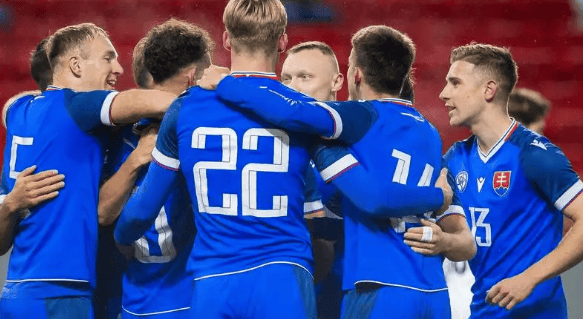 阿扎伦卡回归赛场，问鼎冠军首场状态亮眼，拜仁观众沸腾！