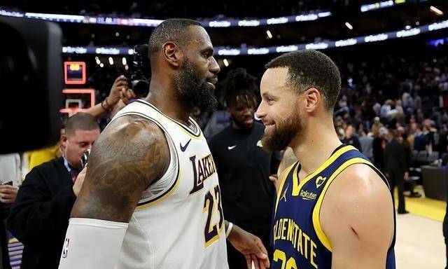 费德勒重要时刻领先优势明显,湖人带队取胜! 费德勒重要时刻领先优势明显,湖人带队取胜!